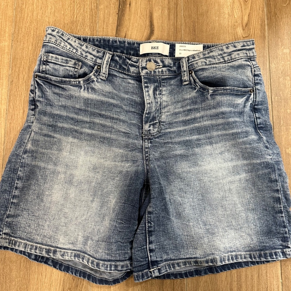 200006	Womens	Short	BKE	Payton	Medium	30		Like New